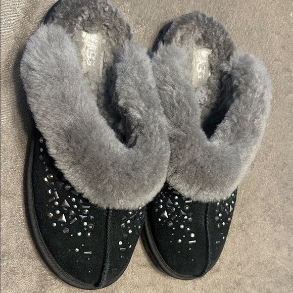 UGG Women's Black and Gray Fur Slippers - Picture 1 of 3